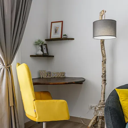 B-holiday Luxury Urban Plaza Apartment