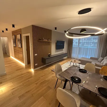 B-holiday Luxury Urban Plaza Apartment