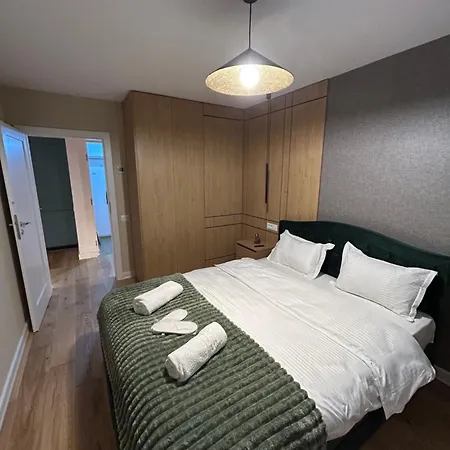 B-holiday Luxury Urban Plaza Apartment