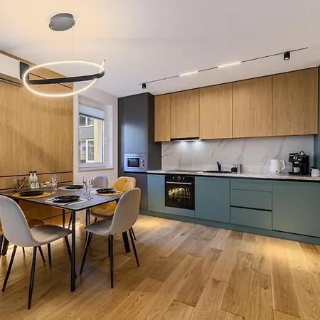 B-holiday Luxury Urban Plaza Apartment Brasov