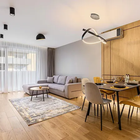 B-holiday Luxury Urban Plaza Apartment