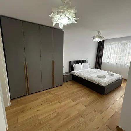 B-holiday Luxury Urban Plaza Apartment