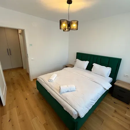 B-holiday Luxury Urban Plaza Apartment *